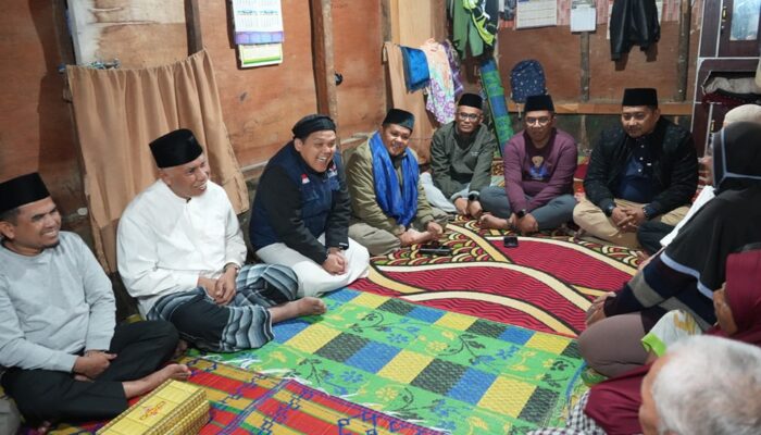 Gubernur Mahyeldi Sahur di Taratak Tangah, Serahkan Bantuan Bedah Rumah untuk Keluarga Nuraniah