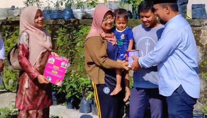 Satpol PP Damkar Padang Panjang Salurkan Bantuan Rutin Melalui Program Seberkah
