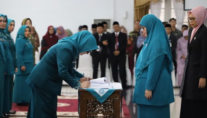 Ketua TP PKK Sumbar Harneli Mahyeldi Tekankan Empat Arahan Saat Pengukuhan Ketua TP PKK Kabupaten/Kota