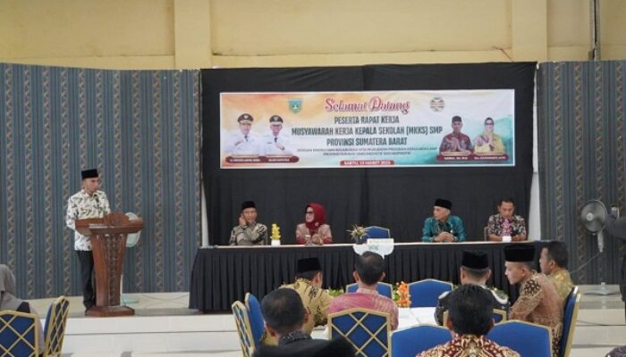 Wawako Allex Saputra Buka Raker MKKS SMP Sumbar di Padang Panjang
