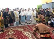 Tiba di Pekanbaru, Gubri dan Wagubri Disambut Meriah Dengan Adat Melayu