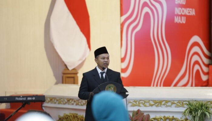 Tiba di Pekanbaru, Gubri dan Wagubri Disambut Meriah Dengan Adat Melayu