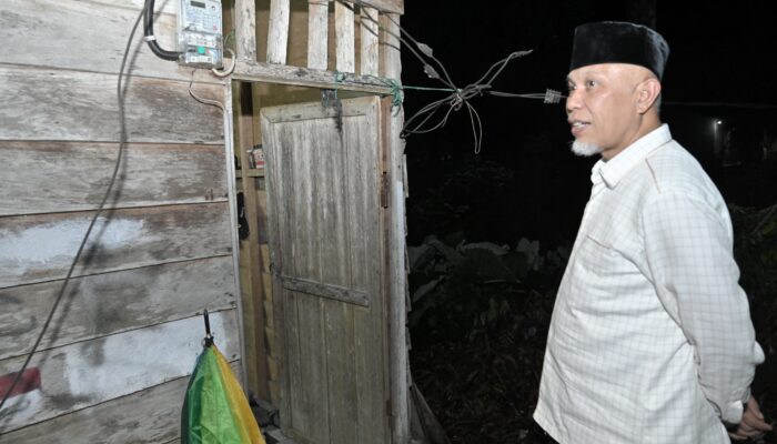 Gubernur Sumbar Kunjungi Kediaman Ernita Warga Jorong Jambak, Beri Bantuan Bedah Rumah