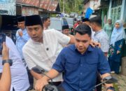Wagub Vasko Gunakan Sepeda Motor Lewati Jalan Sempit Demi Temui Warga Terpencil di Pasaman