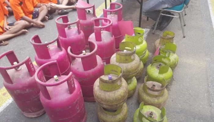 Polisi Gerebek Pengoplos Gas Elpiji di Bukittinggi, Puluhan Tabung Diamankan
