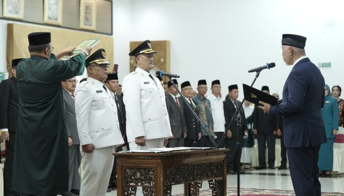 Lantik Bupati-Wabup Pasaman Barat, Gubernur Mahyeldi Ingatkan Pentingnya Kekompakan Demi Memacu Pembangunan