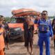 Kasat Polairud Polres Pelalawan, AKP Ade Santoso saat berdiakusi dengan petugas SAR.(ist)