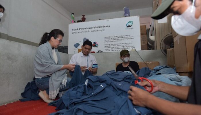 Peringati Hari Daur Ulang Sekaligus Dukung Perwujudan SDG,  Asuransi Astra Daur Ulang Seragam Lama menjadi Produk Bernilai Baru