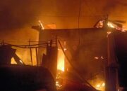 Kebakaran Hanguskan Dua Rumah di Padang Sarai
