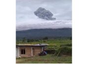 Erupsi Gunung Marapi, Kolom Abu Tertutup Kabut, Status Tetap Waspada