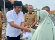 Wagub Vasko Berikan Bantuan 25 Juta Rupiah Untuk Keluarga Sarima Terdampak Kebakaran di Solok