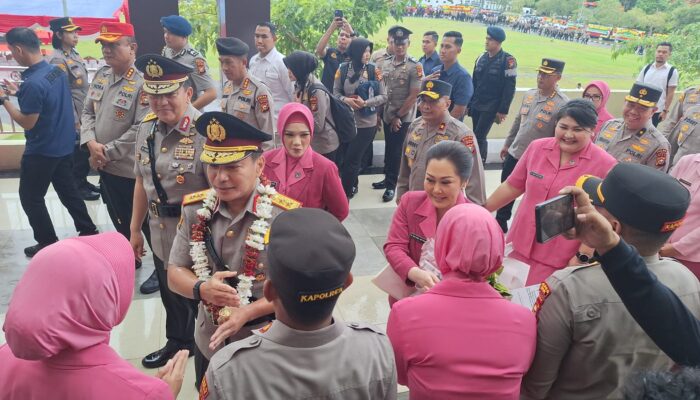 Irjen Pol Herry Heryawan Resmi Jabat Kapolda Riau, Disambut Tepuk Tepung Tawar