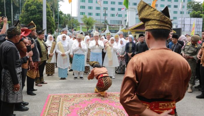 Gubernur dan Para Kepala Daerah Se-Riau Disambut Meriah di LAMR Pekanbaru