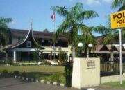 Tolak Temui Kapolda di Dalam, Massa Demo di Padang Dibubarkan Polisi