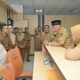 Gubernur Sumatera Barat (Sumbar), Mahyeldi menggelar inspeksi mendadak (sidak) di Kantor Dinas Bina Marga, Cipta Karya, dan Tata Ruang. (Foto: Istimewa)