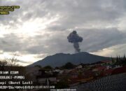 Gunung Marapi Erupsi Lagi, Kolom Abu Mencapai 1.500 Meter
