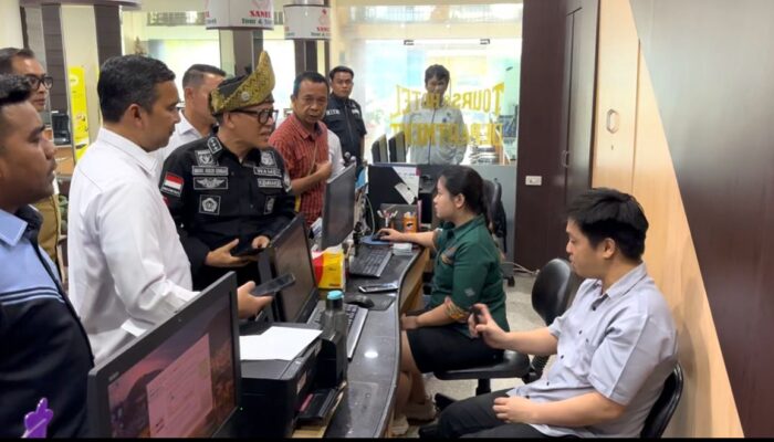 Wamenaker Sidak Perusahaan di Pekanbaru, Temukan Dugaan Penahanan Ijazah 12 Mantan Karyawan