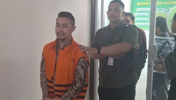 OTT KPK, Tiga Mantan Pejabat Pekanbaru Hadapi Sidang Perdana Kasus Korupsi