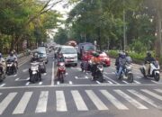 Tips Aman di Lampu Merah dari Honda Hayati, Ternyata Kaki Ini yang Harus Diturunkan