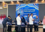 KORPRI Sumbar Serahkan Cenderamata untuk ASN Calon Jamaah Haji 2025
