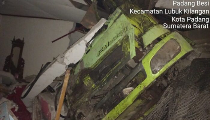 Truk CPO Tabrak Rumah di Padang, Dua Nyawa Balita Melayang
