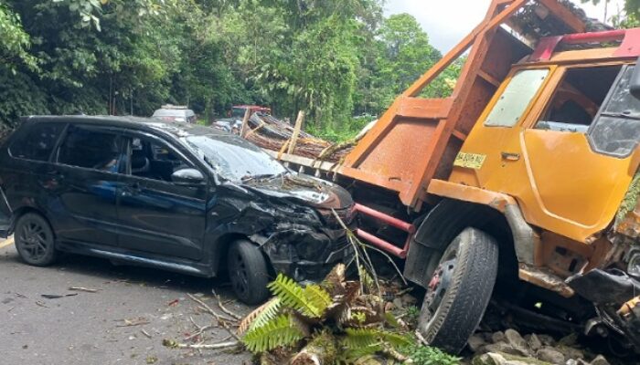 Kecelakaan Beruntun di Jalan Padang Panjang-Bukittinggi, 6 Orang Terluka