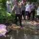 Tempat kejadian perkara penemuan jasad bayi membusuk di tepi sungai . (Ist)