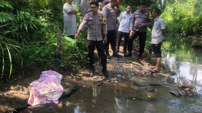 Tempat kejadian perkara penemuan jasad bayi membusuk di tepi sungai . (Ist)