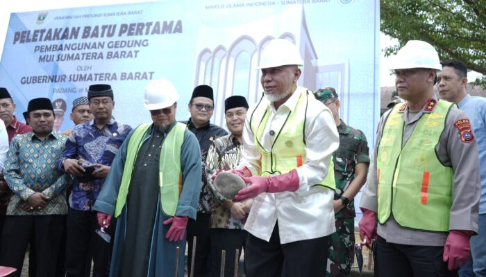 Lengkapi Pemusatan Implementasi ABS-SBK, Gubernur Mahyeldi Resmikan Pembangunan Kantor MUI Sumbar