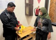 Petugas Lapas Pekanbaru Gagalkan Penyelundupan HP dan Handsfree oleh Pengunjung