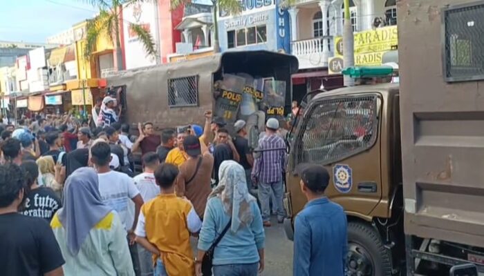 Penertiban PKL di Permindo Padang Ricuh, Satpol PP Dilempari Batu