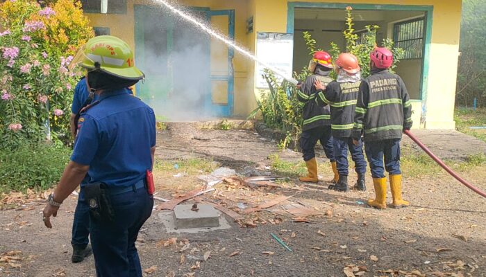 Bangunan Kosong Eks SMP Nasional Padang Terbakar, Tak Ada Korban Jiwa