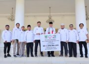 Gubernur Sumbar Lepas Relawan KNRP Bawa Donasi Rp1,37 Miliar untuk Palestina