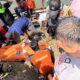 Evakuasi korban oleh tim SAR Pekanbaru dibantu warga setempat di Sungai Kampar, Desa Bandar Picak. (Foto/Basarnas Pekanbaru)
