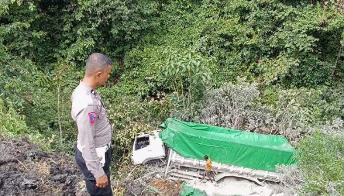 Dump Truk Terperosok ke Jurang di Kelok Jariang, Sopir Selamatkan Diri