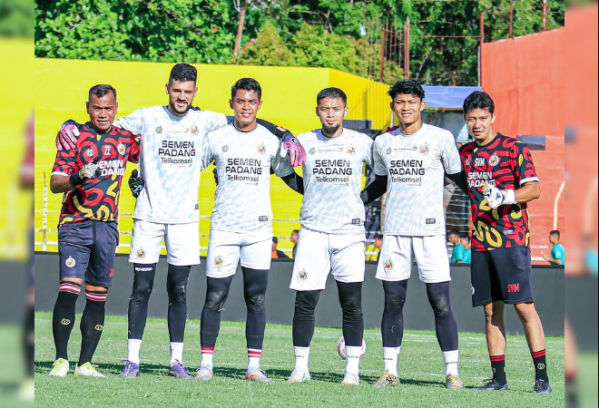 Semen Padang FC usai latihan terakhir di Stadion H Agus Salim jelang bertolak ke Malang mengadapi Arema FC. (Foto: Semen Padang FC)