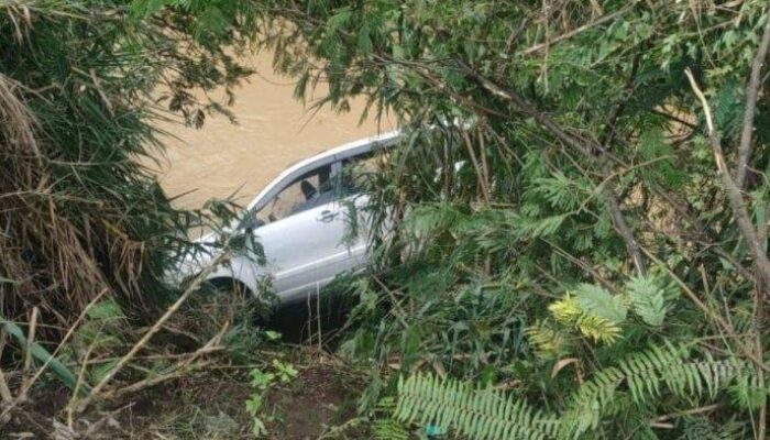 Sopir Mengantuk, Avanza Masuk Jurang di Gunung Talang Solok