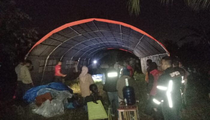 Dampak Kebakaran Pabrik Karet, Enam KK Mengungsi di Tenda Darurat BPBD Padang