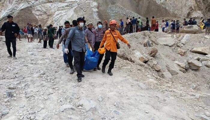 Tambang Galian C Gunung Kuda Longsor, 10 Pekerja Meninggal