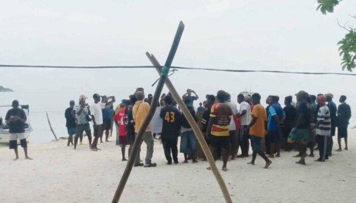 Pulau Wayag Raja Ampat Dipalang Warga Adat, Protes Pencabutan izin Tambang Nikel