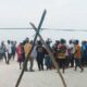 Warga adat dari Suku Kawei di Pulau Wayag melakukan protes pencabutan izin tambang nikel di Raja Ampat. (Foto: TribunSorong)