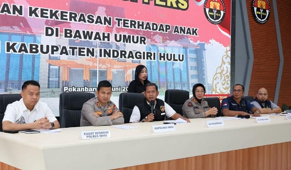 Dirreskrimum Polda Riau Kombes Pol Asep Darmawan memberikan keterangan pers terkait hasil autopsi bocah 8 tahun di Inhu, Rabu (4/6)
