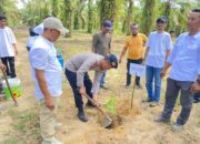 Dukung Ekonomi Hijau, Danden Gegana Riau Tanam Pohon di Kampar