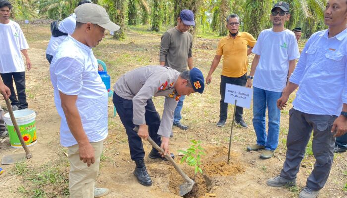 Dukung Ekonomi Hijau, Danden Gegana Riau Tanam Pohon di Kampar