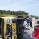 Truk terguling usai kecelakaan di Tol Pekanbaru–Dumai KM 10, Rabu (11/6/2025). (Dok. Polda Riau)