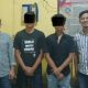 Dua tersangka pemalsuan SIM, KR dan RDG, saat diamankan di Polresta Pekanbaru, Rabu (30/5/2025). Keduanya ditangkap tanpa perlawanan setelah diduga membuat dan menjual SIM palsu melalui media sosial. (ist)