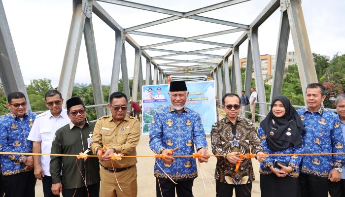 Gubernur Mahyeldi Resmikan Lima Jembatan Strategis Senilai Rp30,7 Miliar di Sumbar
