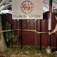 Garis polisi terpasang di area PT Global Perkasa Treatment, Pekanbaru, usai pengungkapan kasus penimbunan limbah medis B3 oleh Polresta Pekanbaru. (Dok. Polresta Pekanbaru)