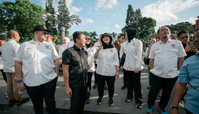 Kunjungan Kerja ke Sumbar, Titiek Soeharto Diberi Teka-teki soal Jam Gadang oleh Wagub Vasko