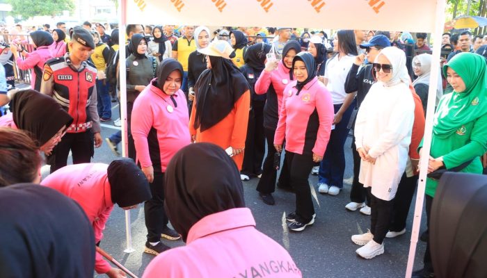 Polda Sumbar Pecahkan Rekor MURI Lewat Tradisi Marandang 1 Ton